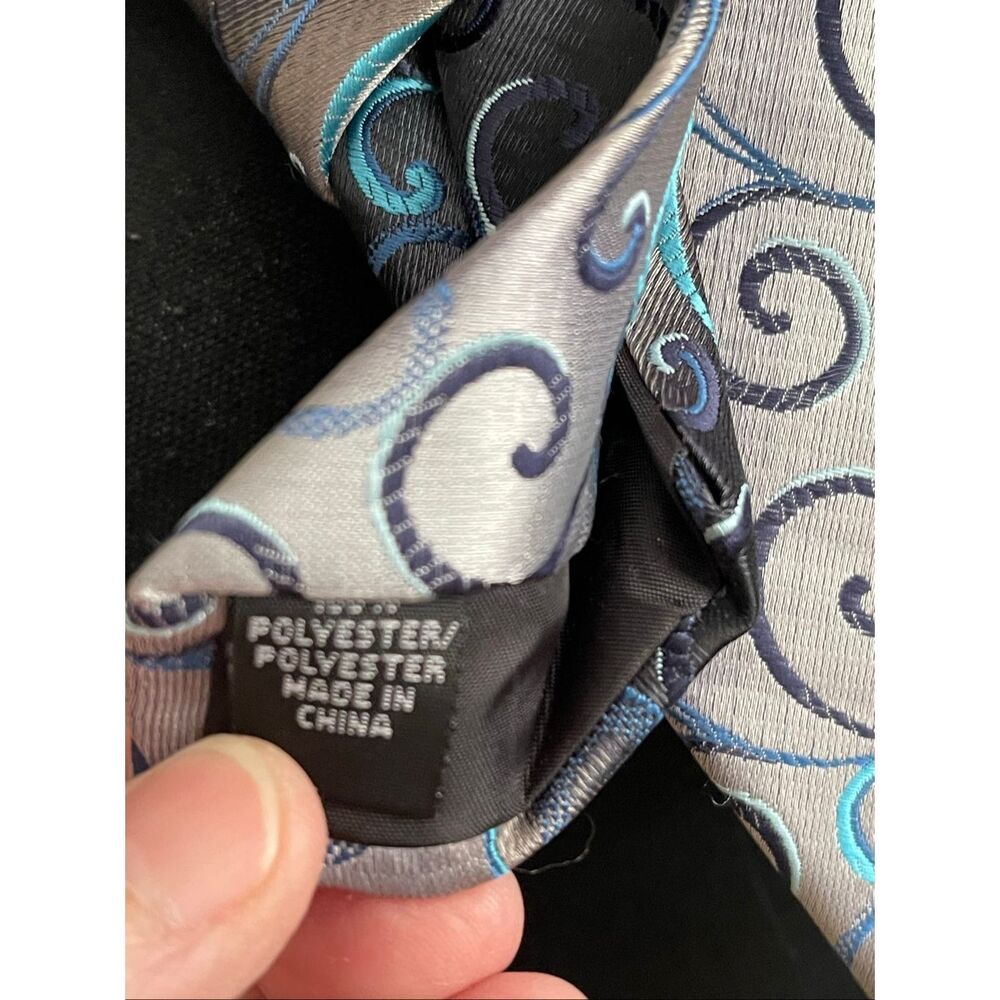 Restyled Women’s Tie with Turquoise Bedazzled Skull Necklace - Picture 10 of 12